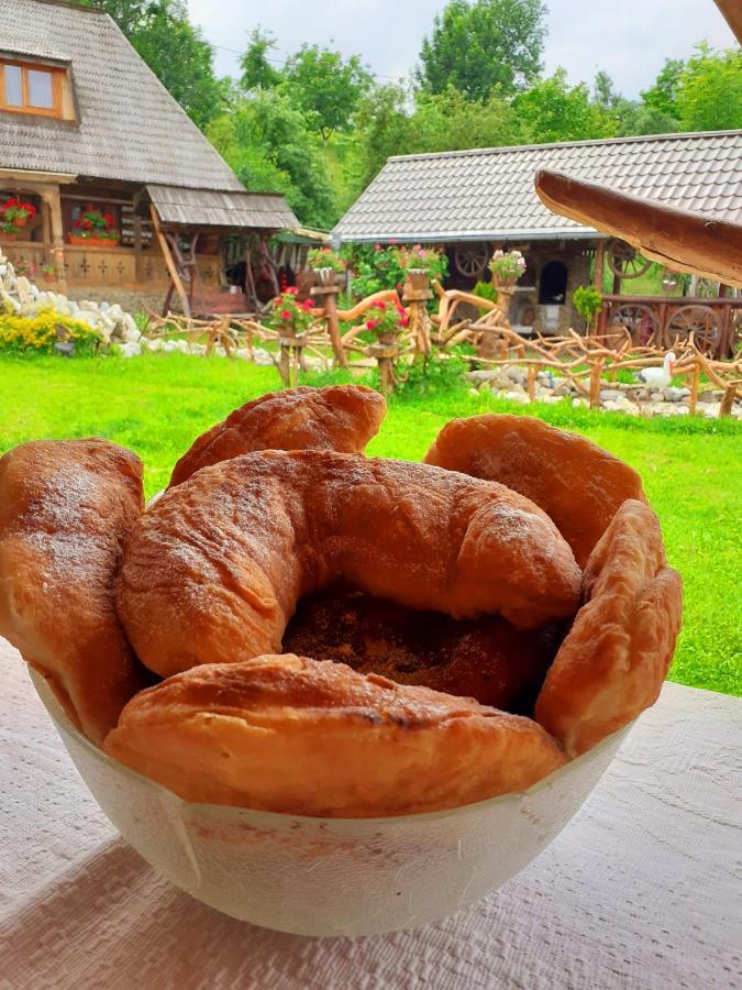 Pensiunea Rustic Oncesti Exterior foto